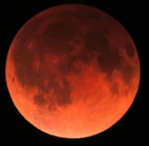A lunar eclipse (Photo Credit: Tomruen, via Wikimedia Commons) 